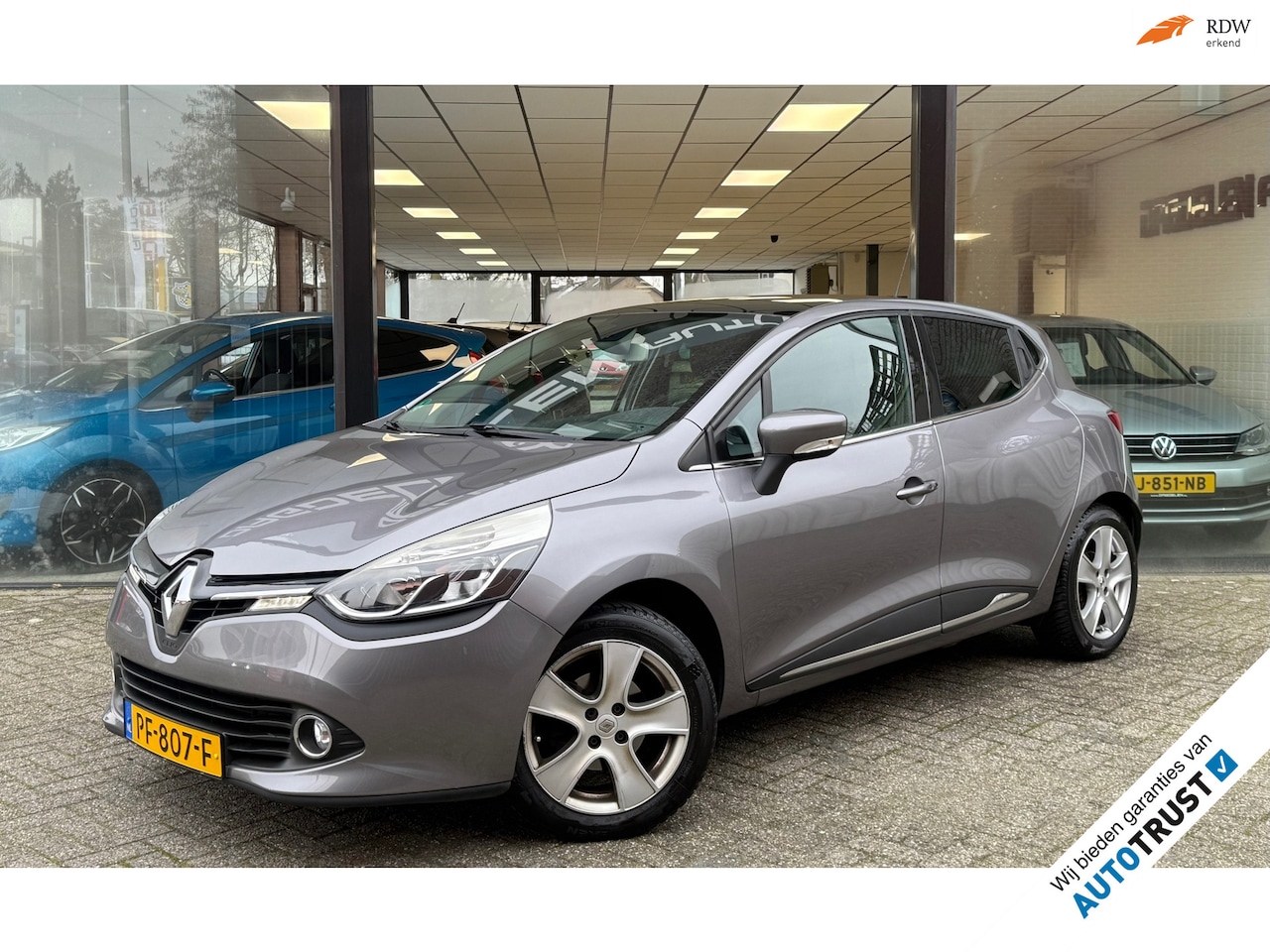 Renault Clio - 1.2 120pk AUTOMAAT | CAMERA | PANO DAK | KEYLESS - AutoWereld.nl