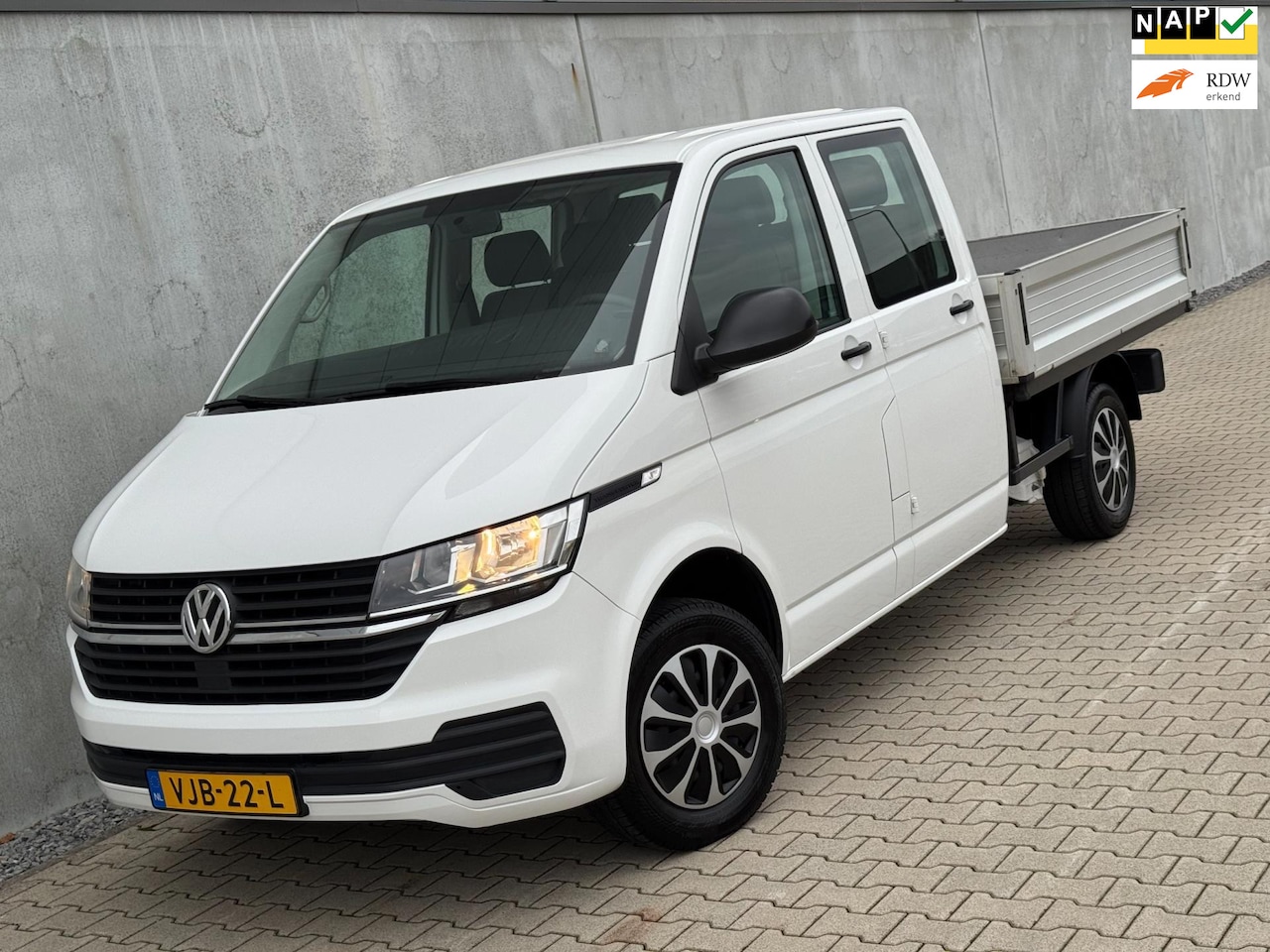 Volkswagen Transporter - 2.0 TDI L2H1 DC Pick Up 6pers Airco Navi Camera - AutoWereld.nl