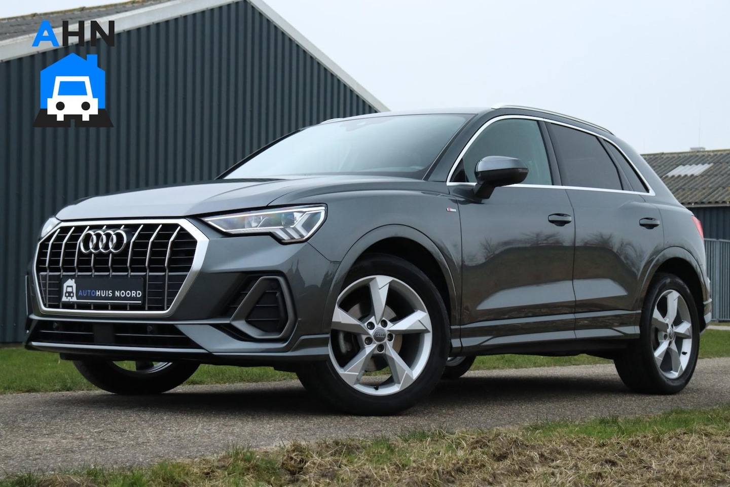 Audi Q3 - 35 TFSI / 3x S-Line / 150PK / Automaat / Navi / Matrix LED / Keyless / Cruise / 19"! - AutoWereld.nl