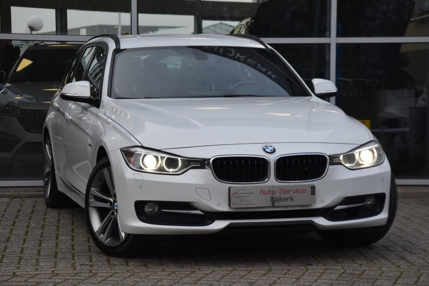 BMW 3-serie Touring - 316i High Executive Aut. Sport Leder Stoelverwarming Pdc Trekhaak - AutoWereld.nl