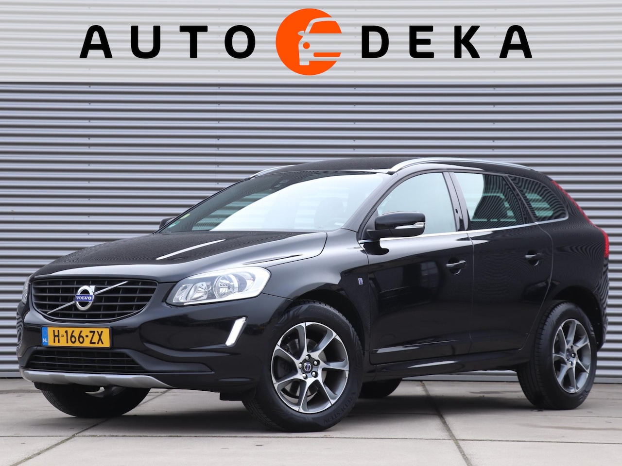 Volvo XC60 - 2.0 D4 Ocean Race Automaat *Leder*Trekhaak*Navigatie* - AutoWereld.nl