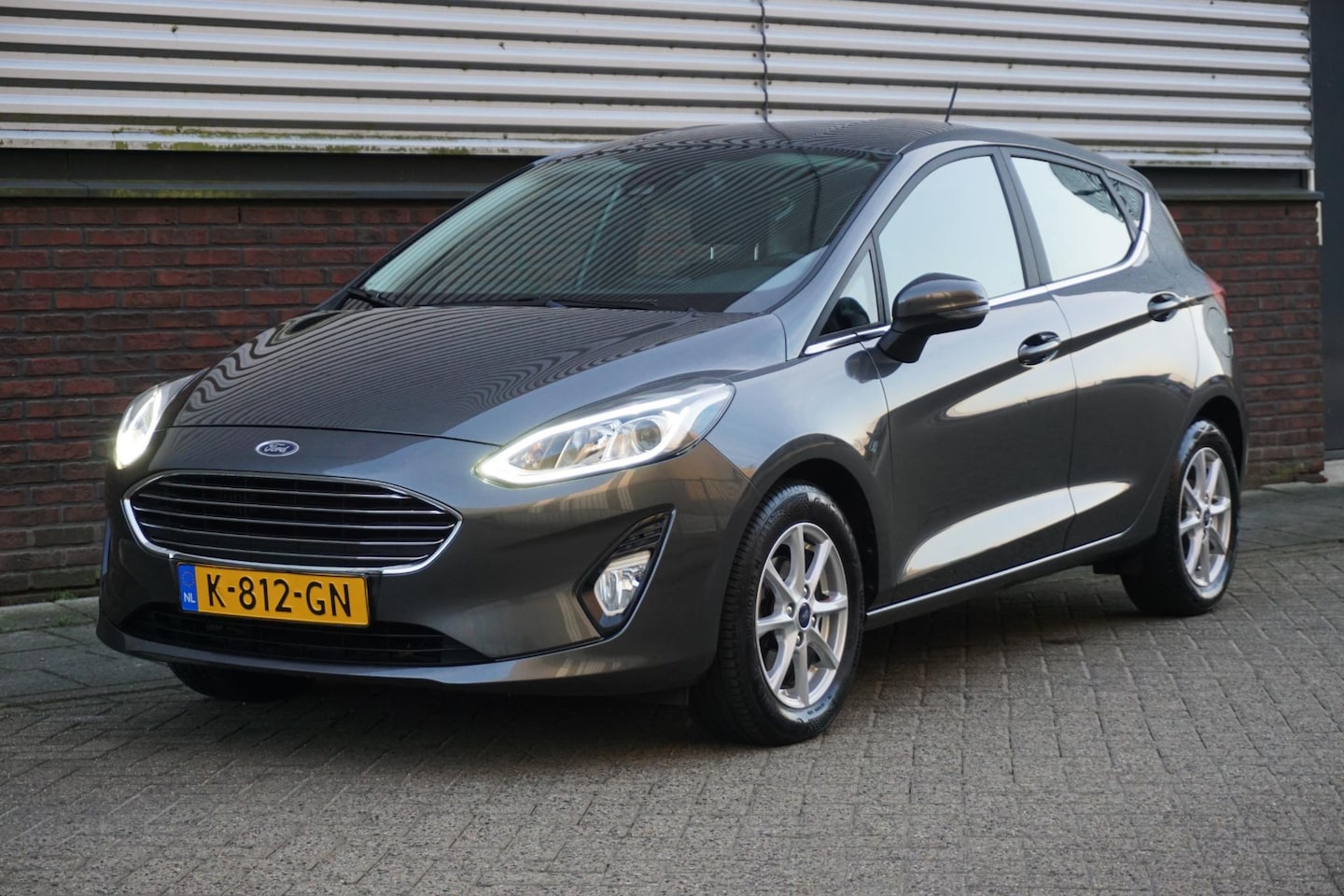 Ford Fiesta - 1.0 EcoB.95PK Titanium Navigatie via AppleCarplay/ Parkeersensoren/December 2020. - AutoWereld.nl