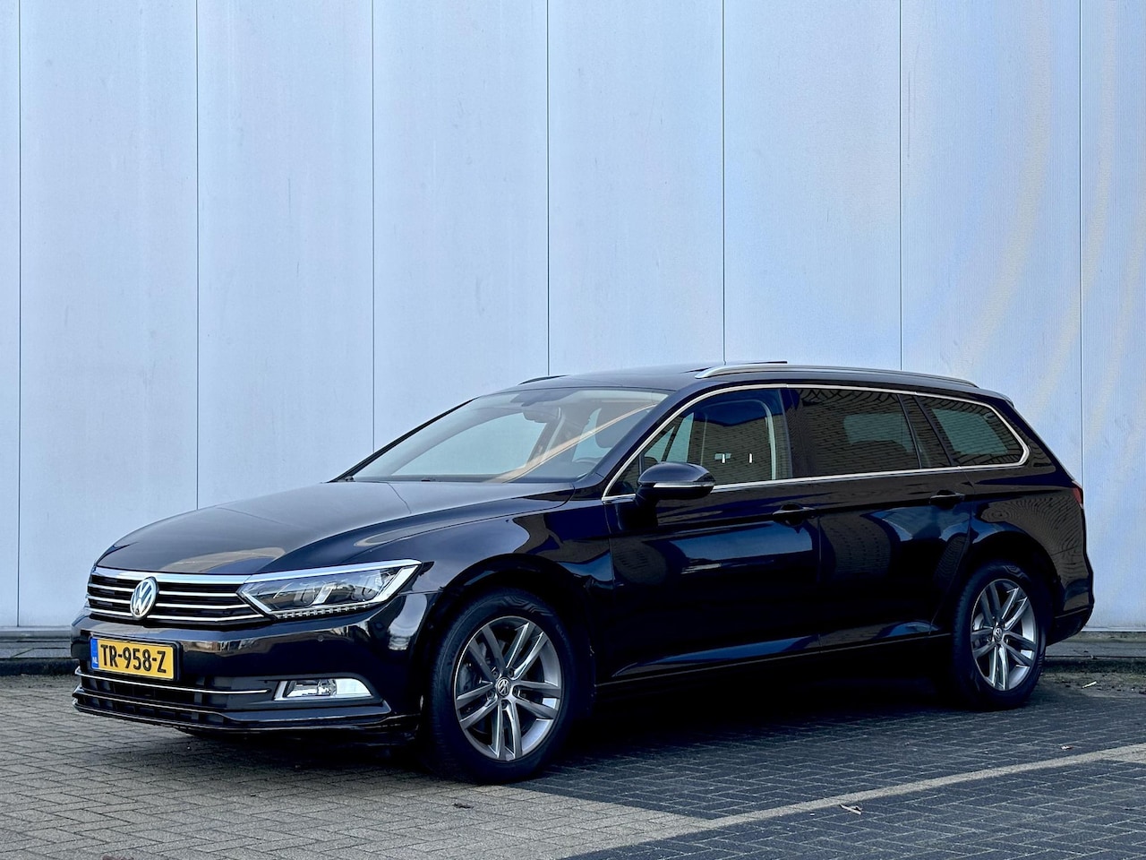 Volkswagen Passat Variant - 1.4 TSI ACT Highline l Pano l LED l - AutoWereld.nl
