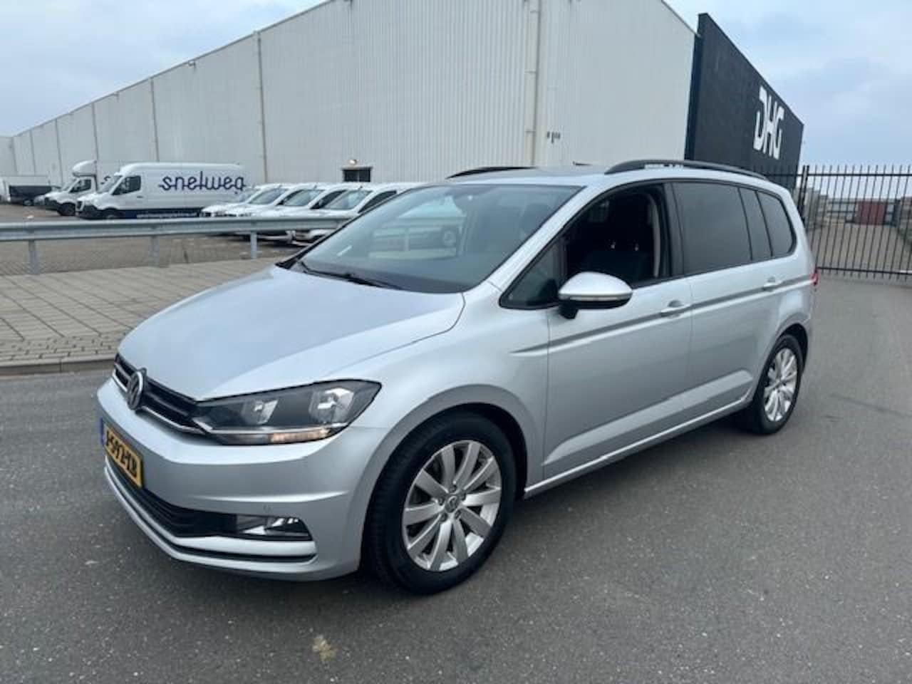 Volkswagen Touran - 1.4 TSI Highline Business R 1.4 TSI Highline Business R AUTOMAAT - AutoWereld.nl
