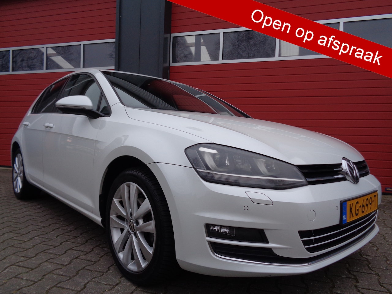 Volkswagen Golf - 1.4 TSI ACT Highline 1.4 TSI ACT Highline,Parelmoer kleur,R line uitgevoerd! - AutoWereld.nl
