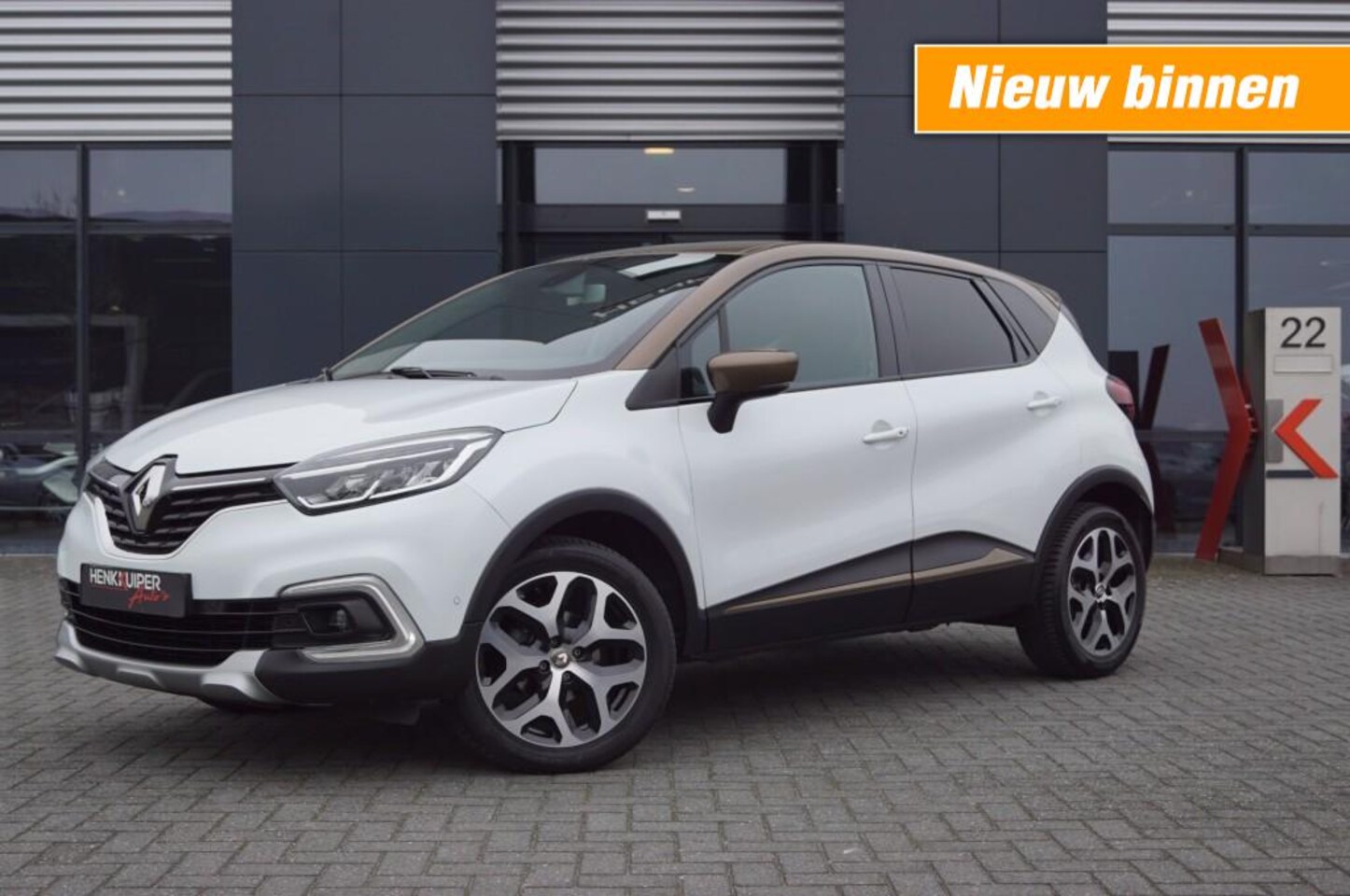 Renault Captur - 0.9 TCe Intens / Navi / Camera/ Trekhaak afneembaar / PDC/ Key-less - AutoWereld.nl