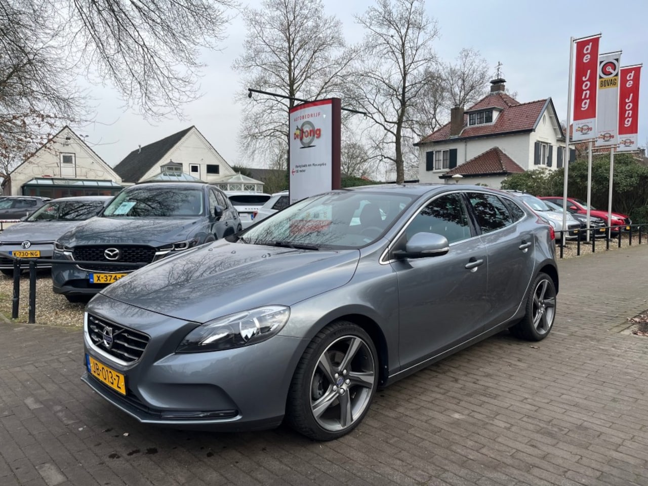 Volvo V40 - 2.0 T2 MOMENTUM / NAVI / CRUISE CTR. / TREKHAAK / PDC / AIRCO-ECC - AutoWereld.nl