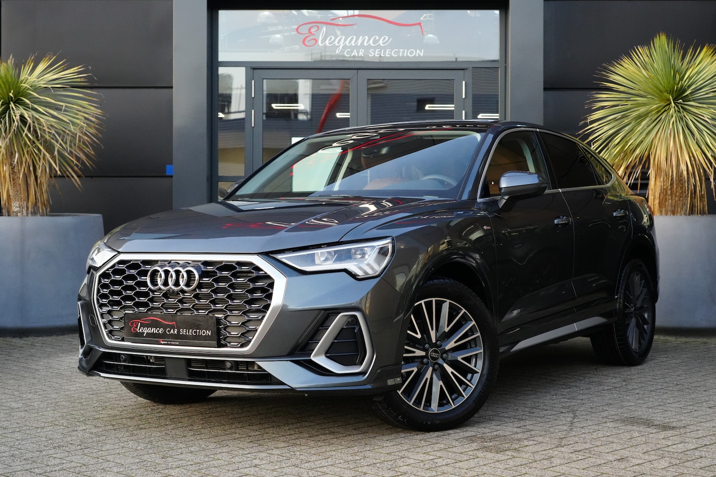 Audi Q3 Sportback - 35 TFSI S edition 150pk Panoramadak/Stoelverwarming/Trekhaak - AutoWereld.nl