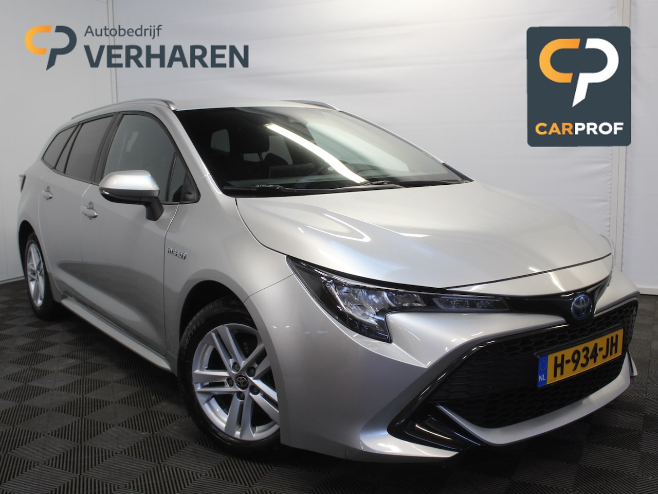 Toyota Corolla Touring Sports - 1.8 Hybrid Active CLIMATE | ADAPCRUISE | LMV16 | CARPLAY | LED | CAMERA | DAB - AutoWereld.nl