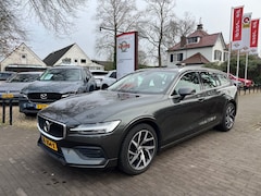 Volvo V60 - 2.0 T5 MOMENTUM 250PK AUTOMAAT / TREKHAAK / CARPLAY / LEDER / ADAP. CRUISE
