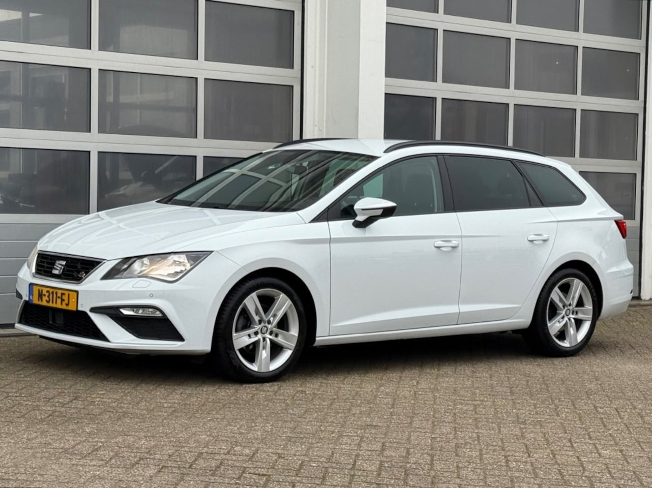 SEAT Leon - 1.5 TSI 150PK FR AUT. Navi Virtueel Pdc Dealeroh! - AutoWereld.nl