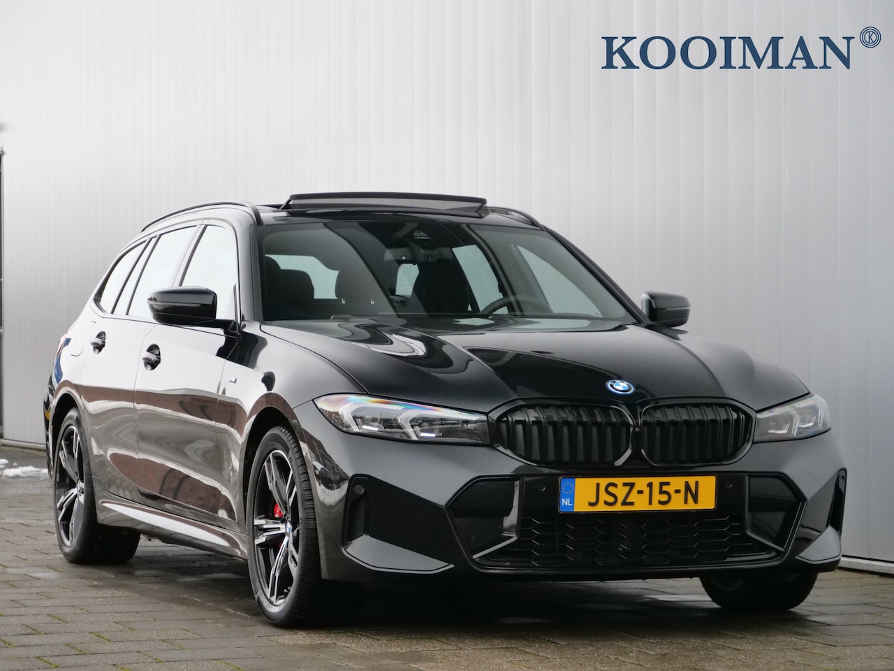 BMW 3-serie Touring - 330e 292 Pk Automaat M Sportpakket Pro Schuifdak / Apple Carplay / Head-Up / Keyless - AutoWereld.nl
