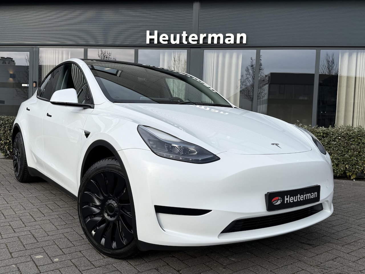 Tesla Model Y - RWD Panoramadak/ Autopilot/ SOH 95% - AutoWereld.nl