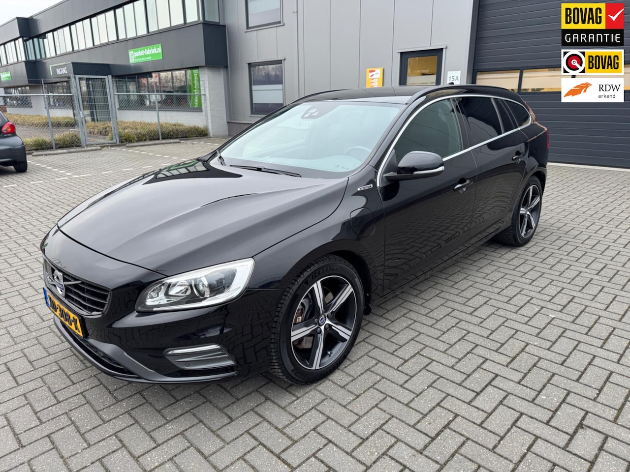 Volvo V60 - 2.4 D6 Twin Engine R-Design 2.4 D6 Twin Engine R-Design - AutoWereld.nl