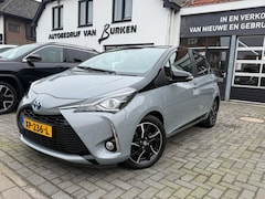 Toyota Yaris - 1.5 Hybrid Bi-Tone Plus, Panoramadak, Navigatie, Achteruitrij camera, Climate control