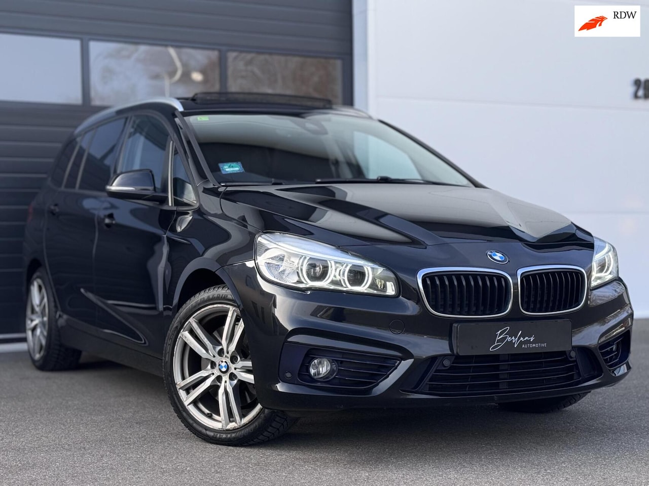 BMW 2-serie Gran Tourer - 220i M-Sport Pano|Camera|Trekhaak - AutoWereld.nl