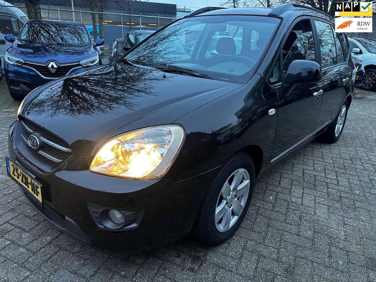Kia Carens - 2.0 CVVT X-ecutive 2.0 CVVT X-ecutive - AutoWereld.nl
