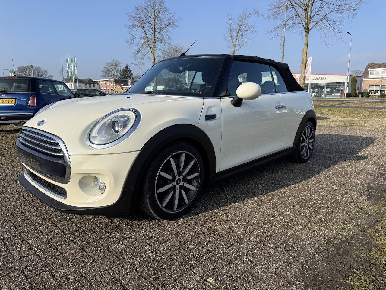 MINI Cabrio - Mini 1.5 Cooper Chili. LED,Half leer,17". Eerste eig !! Zeer mooi ! - AutoWereld.nl