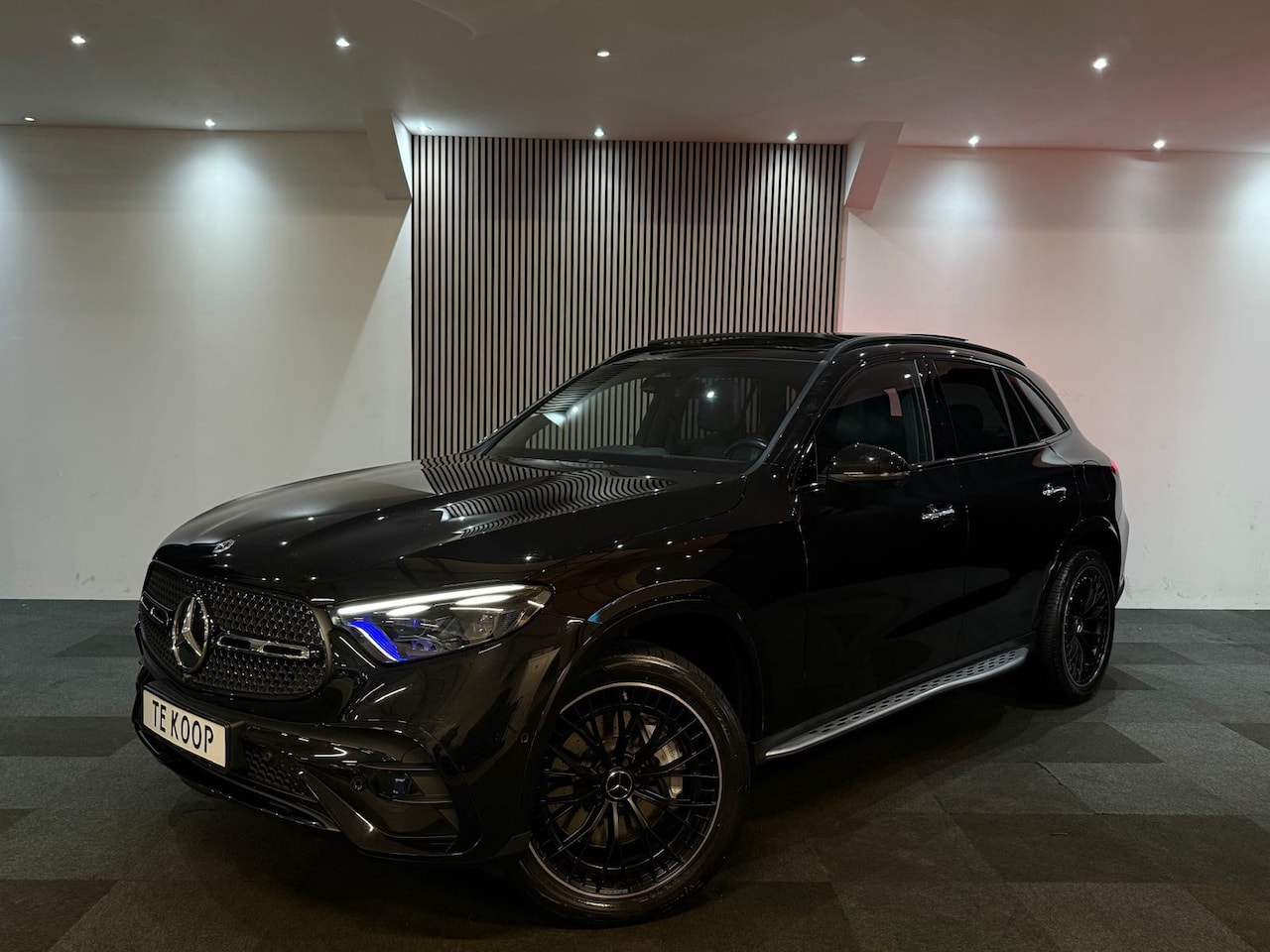 Mercedes-Benz GLC-klasse - 300e 4MATIC AMG Pano l 360 Camera l Premium Plus l Ambient l full optie! - AutoWereld.nl