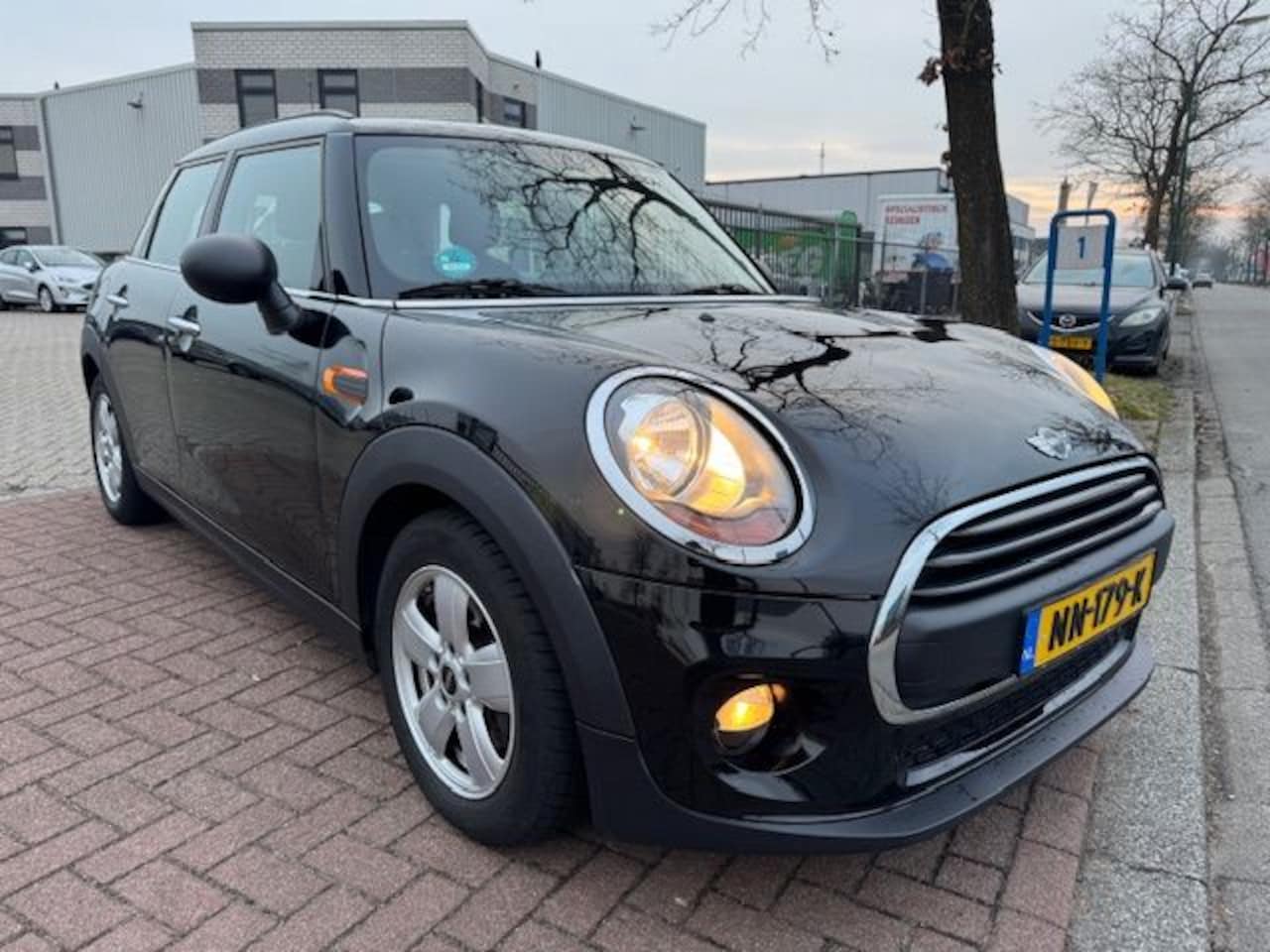 MINI One - Mini 1.5 D 5deurs Salt Business Airco,Navigatie Nette Auto - AutoWereld.nl