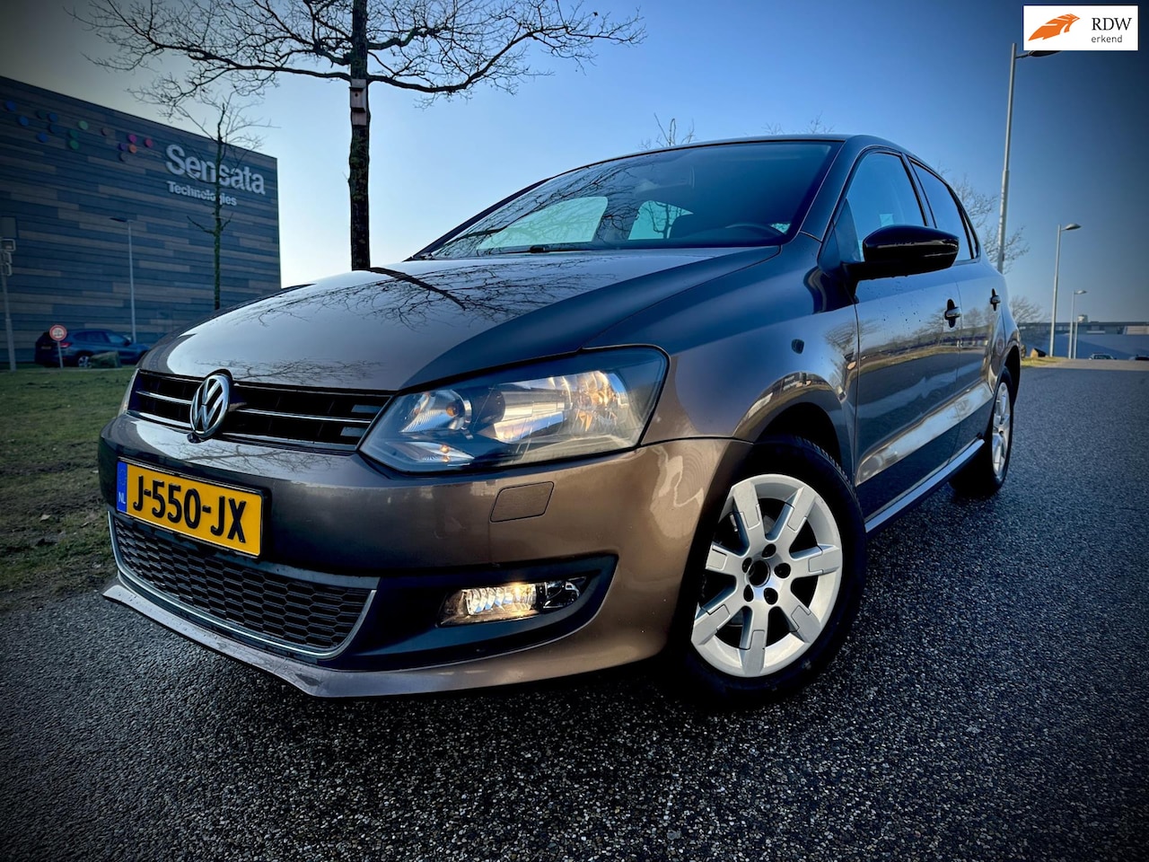 Volkswagen Polo - 1.2-12V STYLE UITVOERING, NIEUWSTAAT!! NIEUWE DISTRIBUTIEKETTING, APK!! - AutoWereld.nl