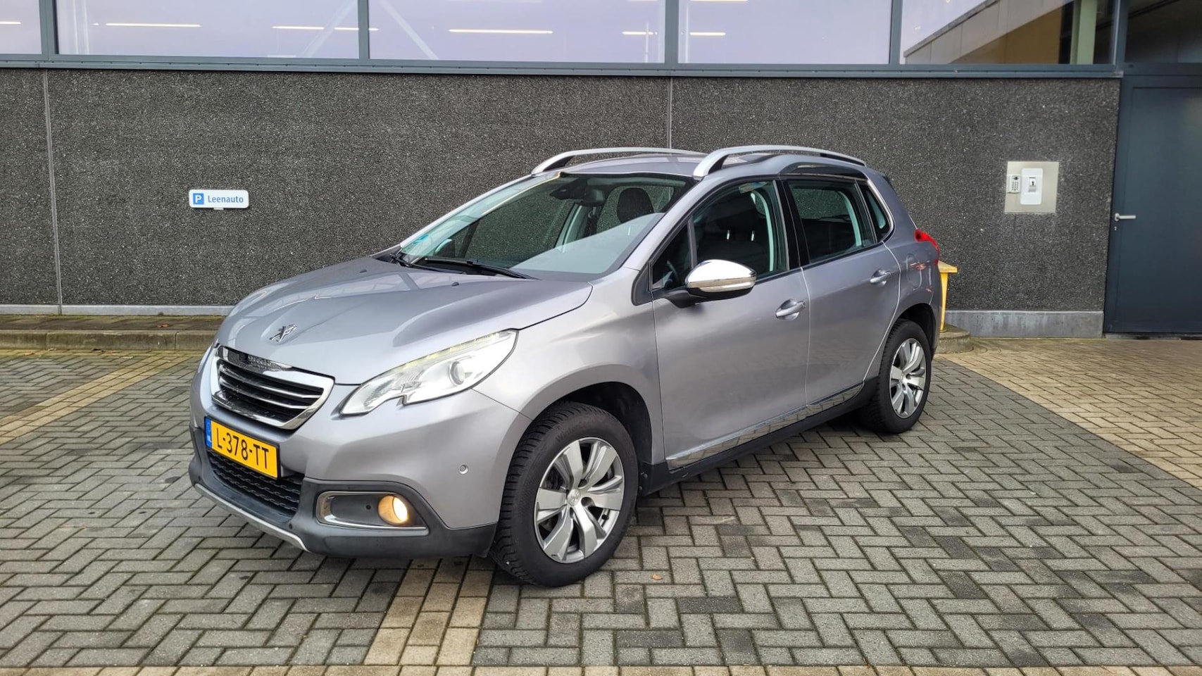 Peugeot 2008 - 1.2 PureTech Allure 1.2 110 pk PureTech Allure - AutoWereld.nl