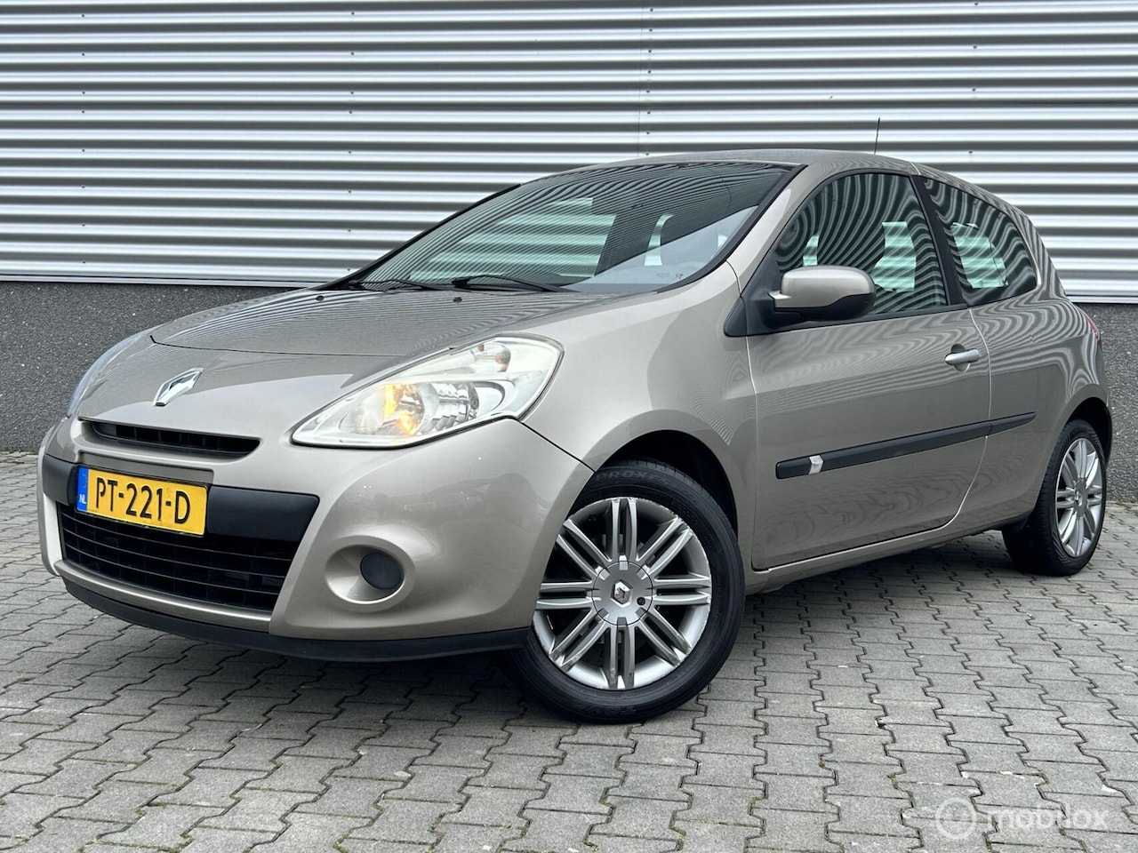 Renault Clio - 1.2 Authentique 16inch,airco - AutoWereld.nl