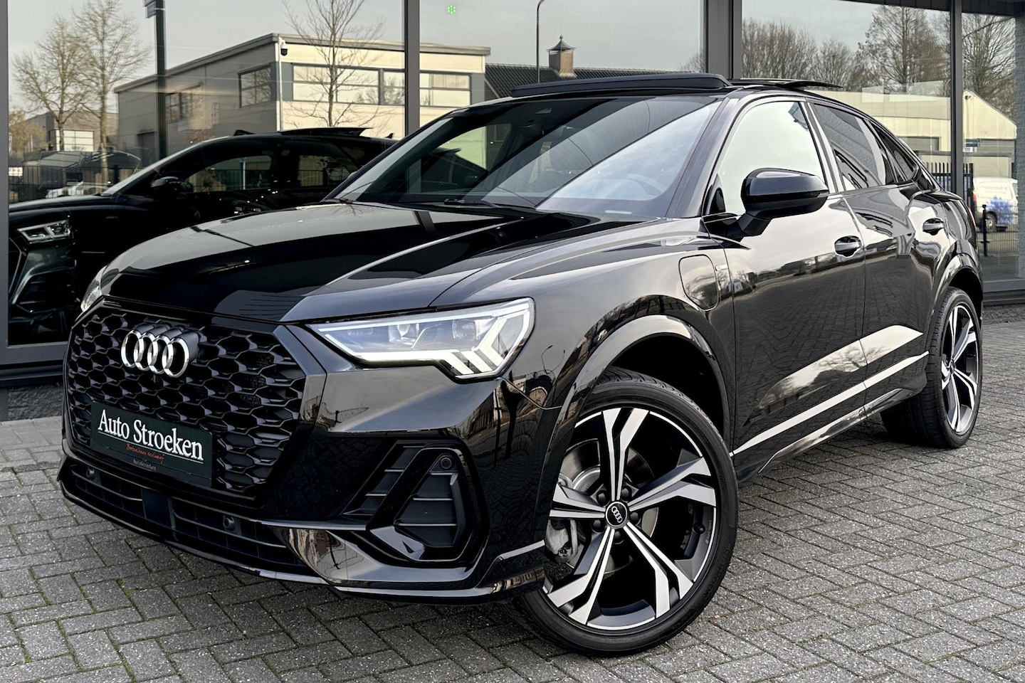 Audi Q3 Sportback - 45 TFSIe S-Line Black Edition Panorama Leer Sonos - AutoWereld.nl