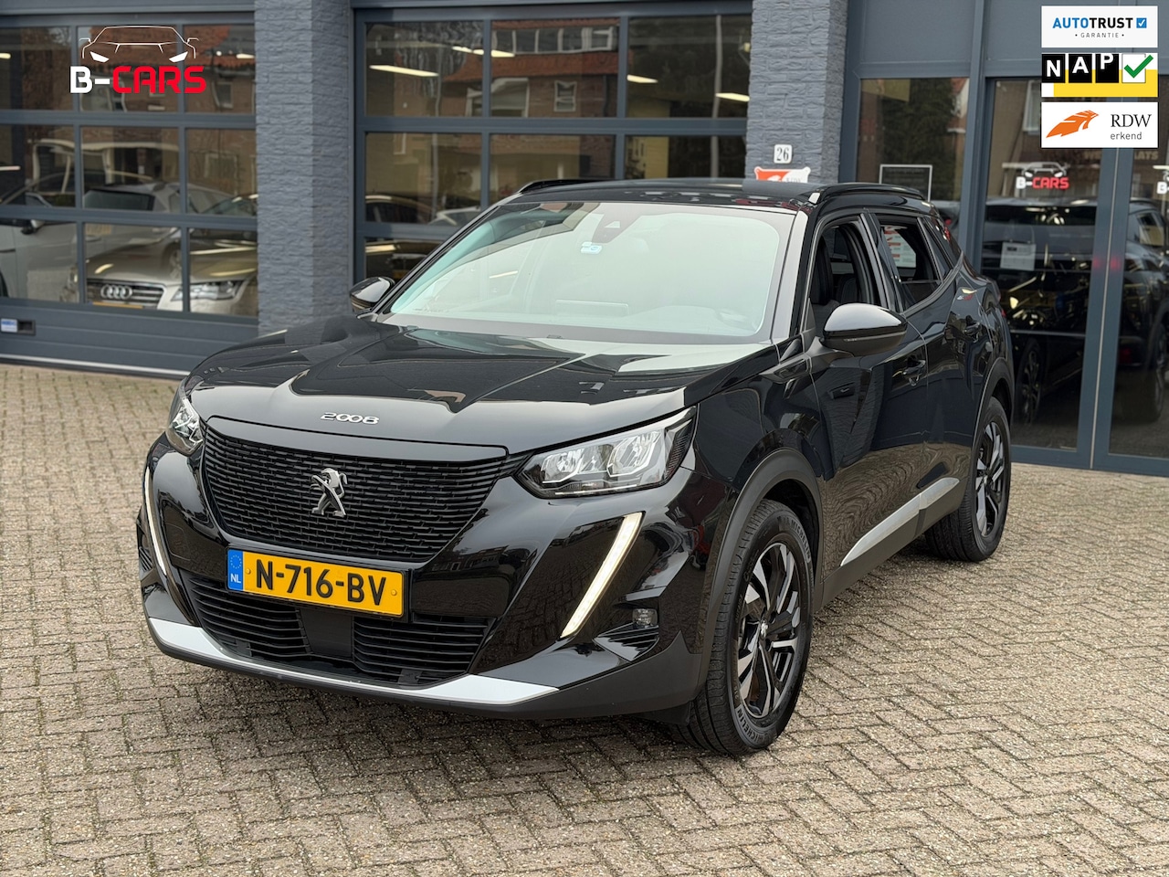 Peugeot e-2008 - EV Allure Pack 50 kWh - AutoWereld.nl