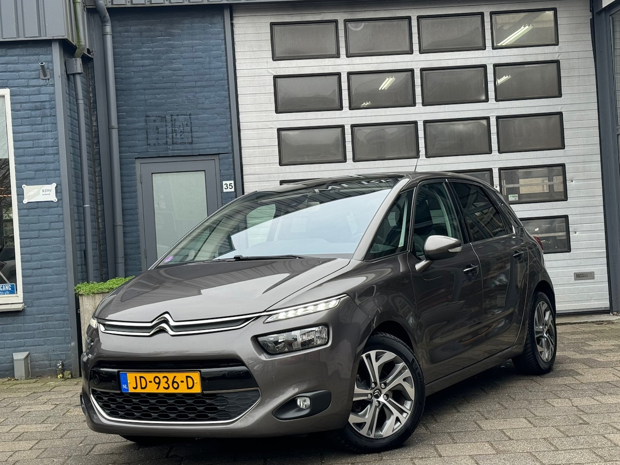 Citroën C4 Picasso - 1.2 PureTech Intensive | Clima | Camera | Navi | N.A.P - AutoWereld.nl