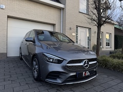 Mercedes-Benz B-klasse - 180 AMG Aut Panoramadak Widescreen SfeerVerlichting SportLeder Led Camera 18" Trekhaak Pdc