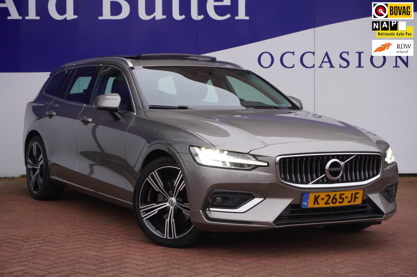 Volvo V60 - 2.0 B3 163 PK R-Design+Volleder+Harman-Kardon+stoel&stuur-verw+pano-dak+19"LMV+elek-Klep+t - AutoWereld.nl