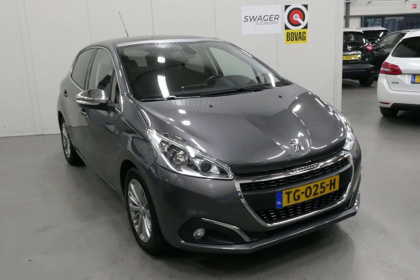 Peugeot 208 - 1.2 Puretech 110pk 5D Allure(Goed onderhouden) - AutoWereld.nl
