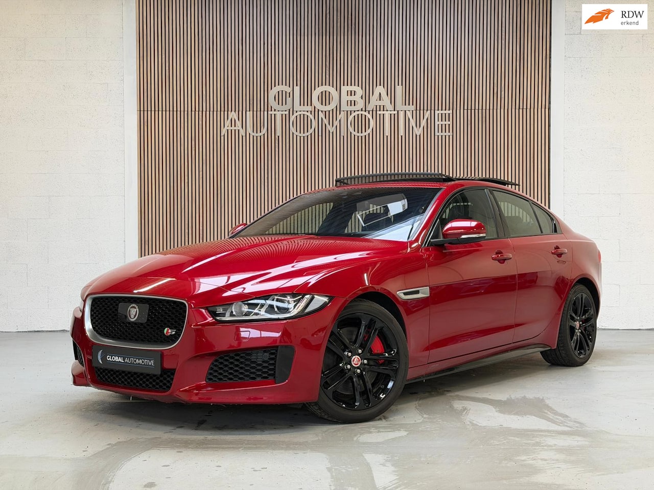 Jaguar XE - 3.0 S V6 - SCHUIFDAK - CAMERA - VOORRUIT VERWARMING - AutoWereld.nl