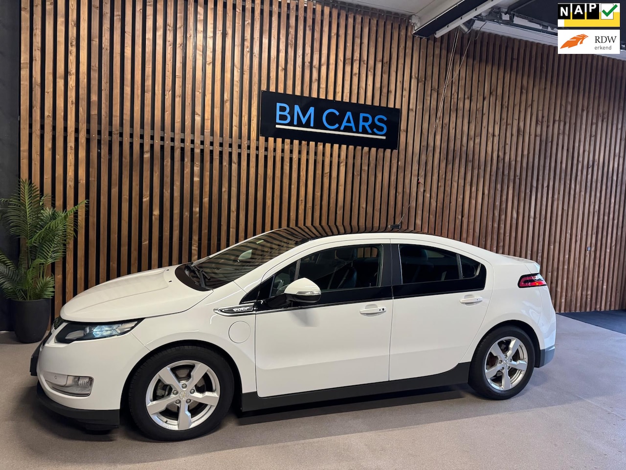Chevrolet Volt - 1.4 LT Hybride Camera,PDC, Leer - AutoWereld.nl