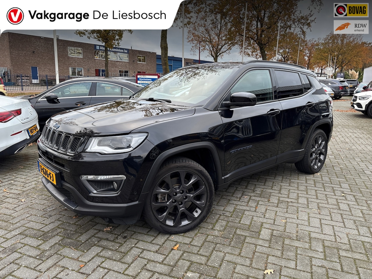 Jeep Compass - 4xe 240 Plug-in Hybrid Electric S/ trekhaak / leder / navi / camera / boeken / Alpine audi - AutoWereld.nl