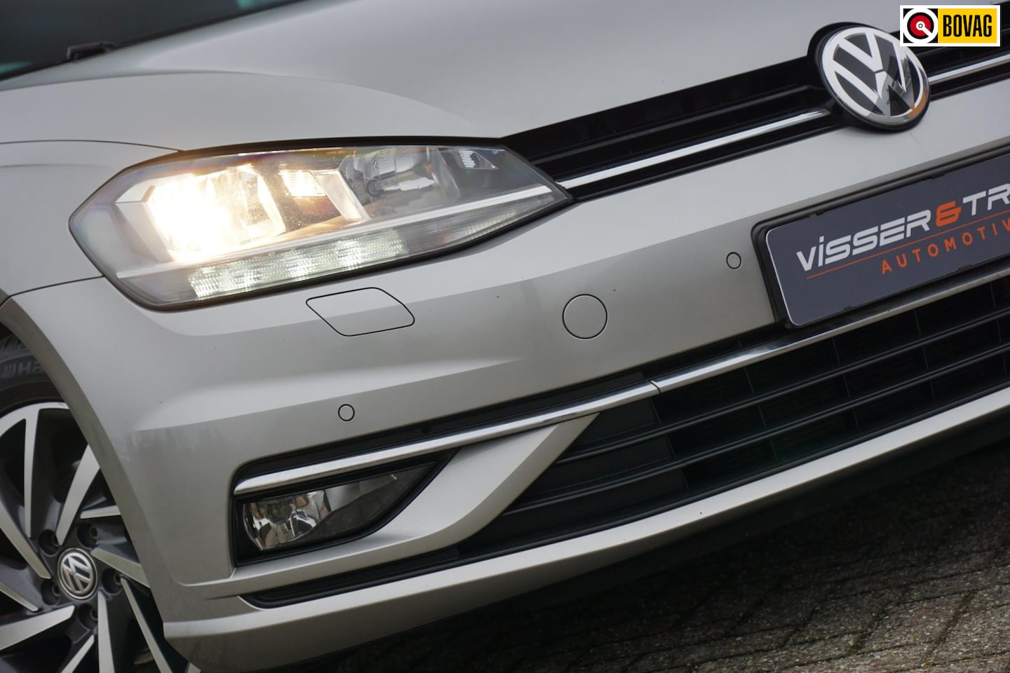 Volkswagen Golf - 1.0 TSI Highline | Tungsten Silver | AppleCarplay/Camera/NAV/LED/Koplampsproeier/LMV - Keu - AutoWereld.nl