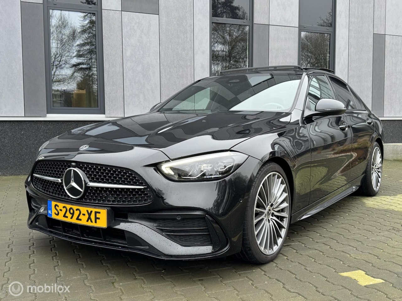 Mercedes-Benz C-klasse - 180 AMG Line Camera|Night|Pano|Sfeer| - AutoWereld.nl