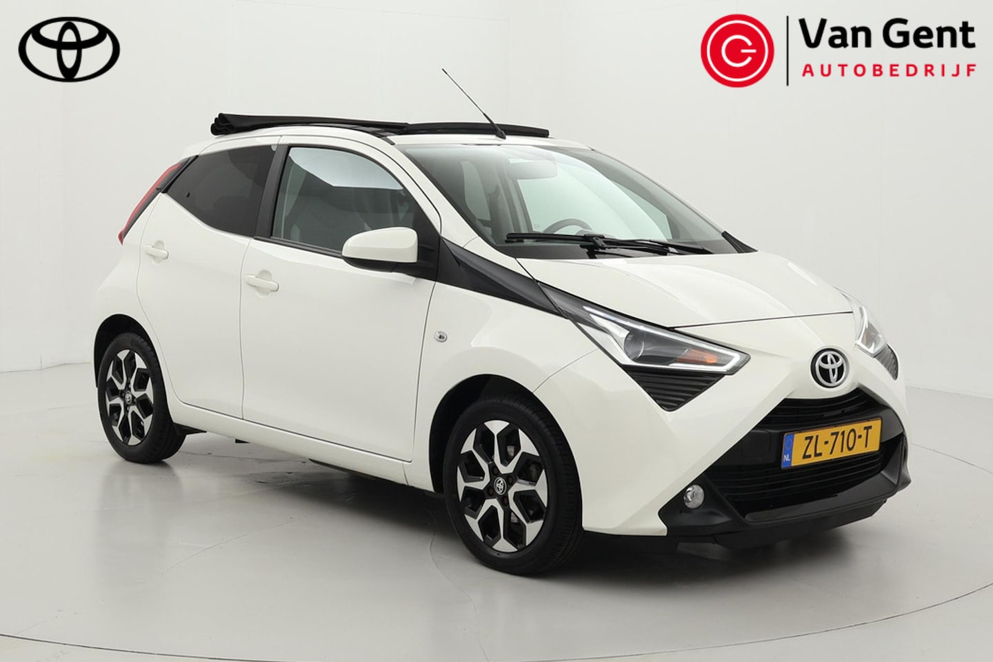 Toyota Aygo - 1.0 VVT-i x-first | Elektrisch vouwdak | Apple Carplay / Android Auto | Airco | Camera | 1 - AutoWereld.nl