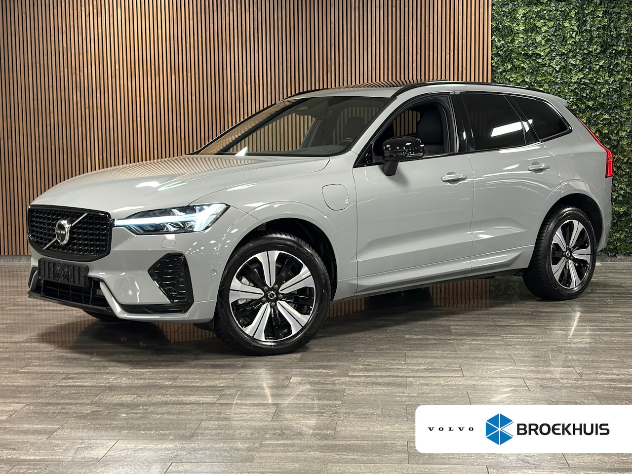 Volvo XC60 - T6 AWD Recharge Plus Dark | 360° Camera | Harman Kardon | All Season Banden | Adaptieve Cr - AutoWereld.nl