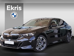 BMW 5-serie - Sedan 520i | M Sportpakket Pro | Driving Assistant Plus | Harman Kardon | Camera | Stuur