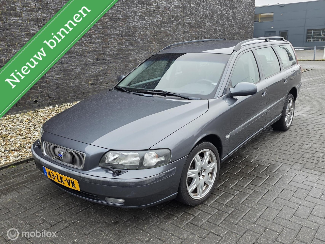 Volvo V70 - 2.5 T AWD Geartronic Titanium 2.5 T AWD Geartronic Titanium - AutoWereld.nl