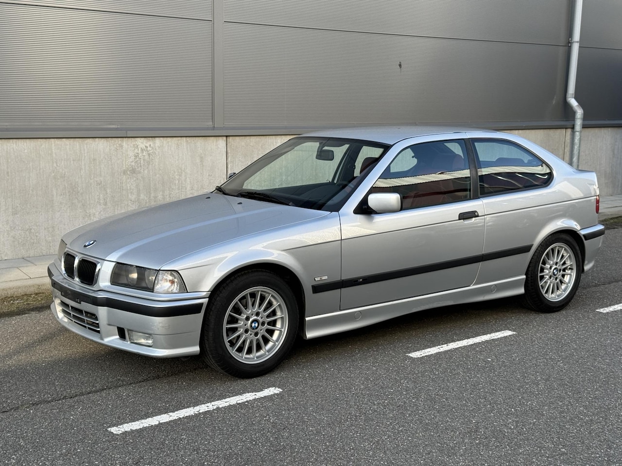 BMW 3-serie Compact - 318ti Executive Sport | 89.000KM | M-Pakket | Topconditie | PDC | Stoelverwarming - AutoWereld.nl