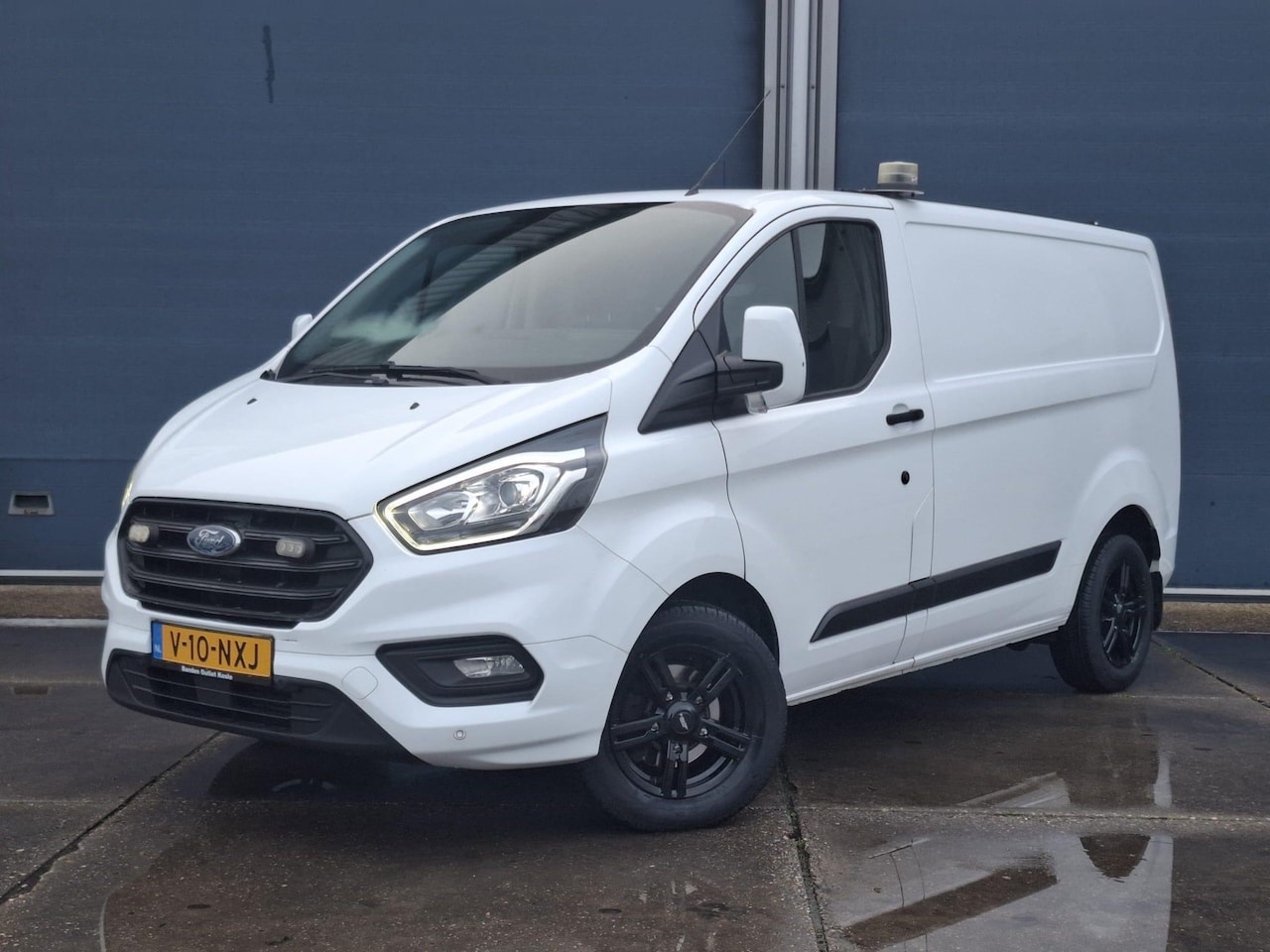 Ford Transit Custom - 300L 2.0TD130Pk/96Kw mHEV M6 Ambiente AIRCO / CRUISE CONTROLE / TREKHAAK / EURO 6 / 3 ZITS - AutoWereld.nl