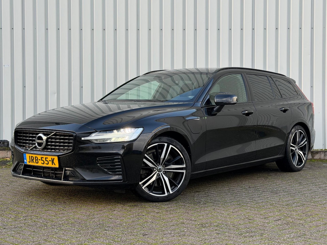 Volvo V60 - 2.0 T6 Recharge AWD R-Design|SOH 93%|Adaptive|Stoelverwarming|Memory|Trekhaak - AutoWereld.nl