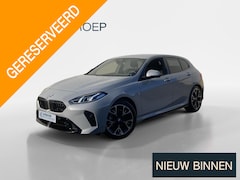 BMW 1-serie - 120i 170 pk Automaat M-Sportpakket - 18 inch M lichtmetalen velgen - Navigatie - Stuurwiel