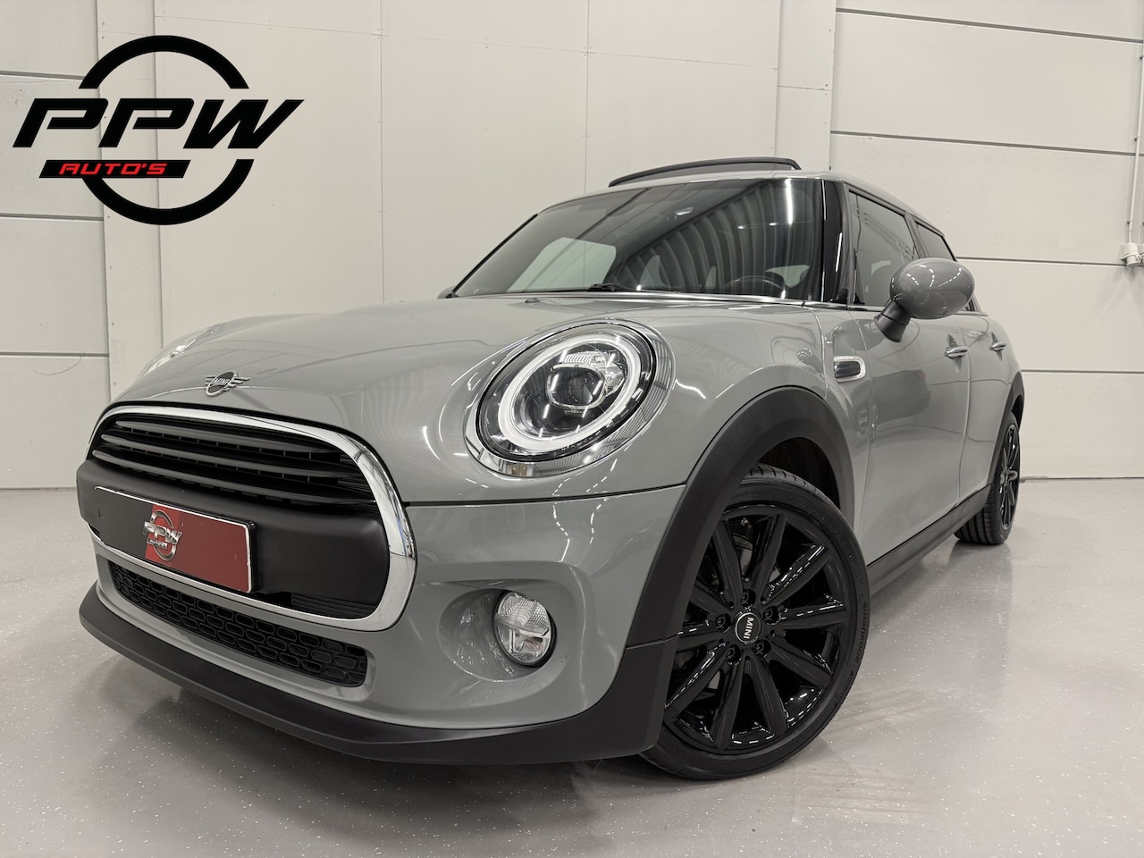 MINI Cooper - Mini 1.5 Aut 5drs 66DKM/PANO/H&K/LED/CAMERA/CARPLAY/NAVI-BREED/SFEER/17"/PDC/MOONWALK-GREY - AutoWereld.nl