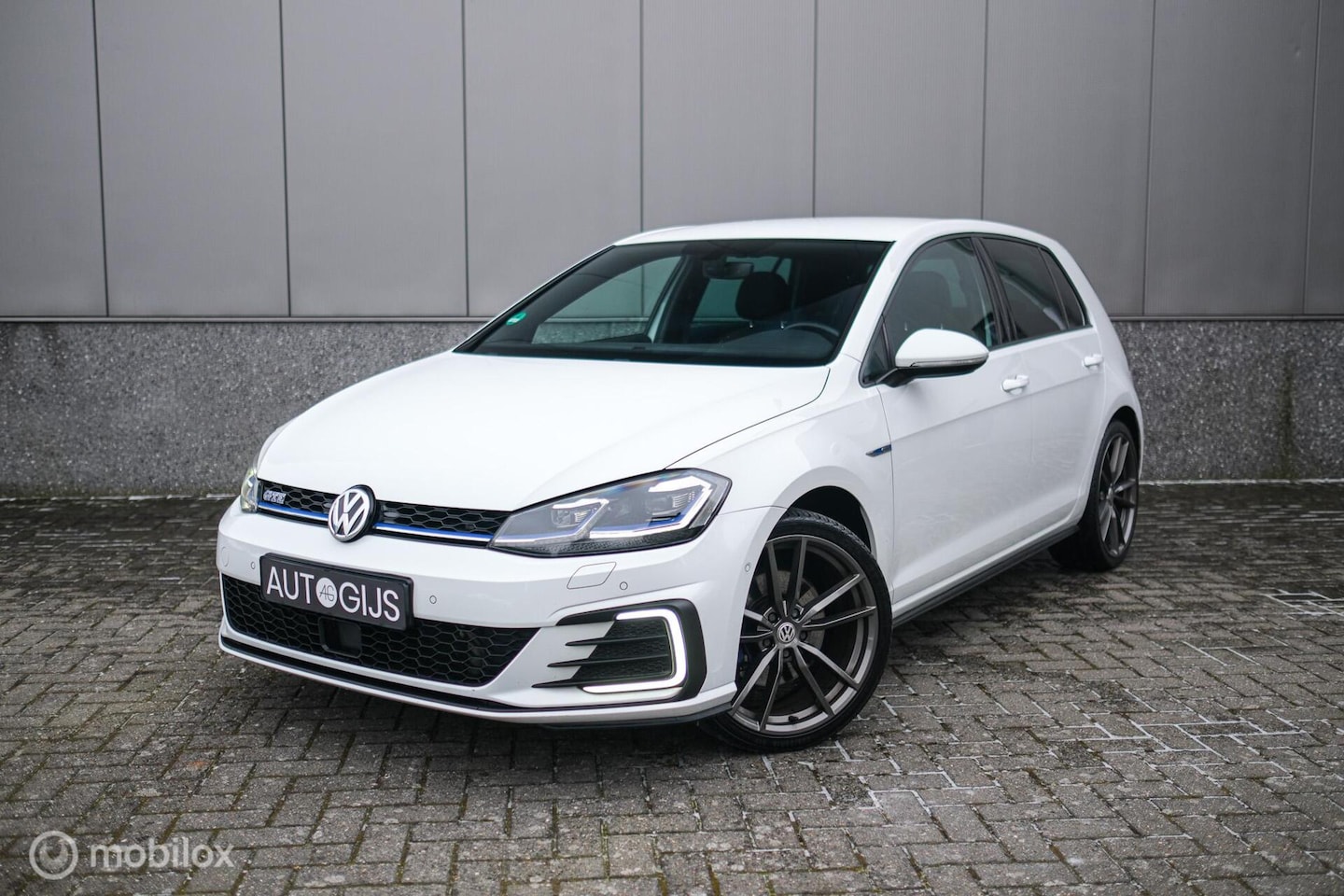 Volkswagen Golf - 7.5 GTE PHEV | Pretoria's | Virtual cockpit | LED | Stoelverwarming | NAP NL auto | winter - AutoWereld.nl