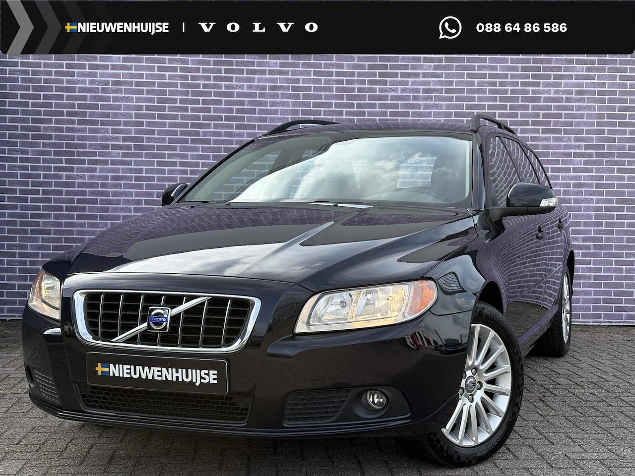 Volvo V70 - 2.5T Momentum | Young timer! | Stoelverwarming | Trekhaak | Leder | elektrisch bedienbare - AutoWereld.nl