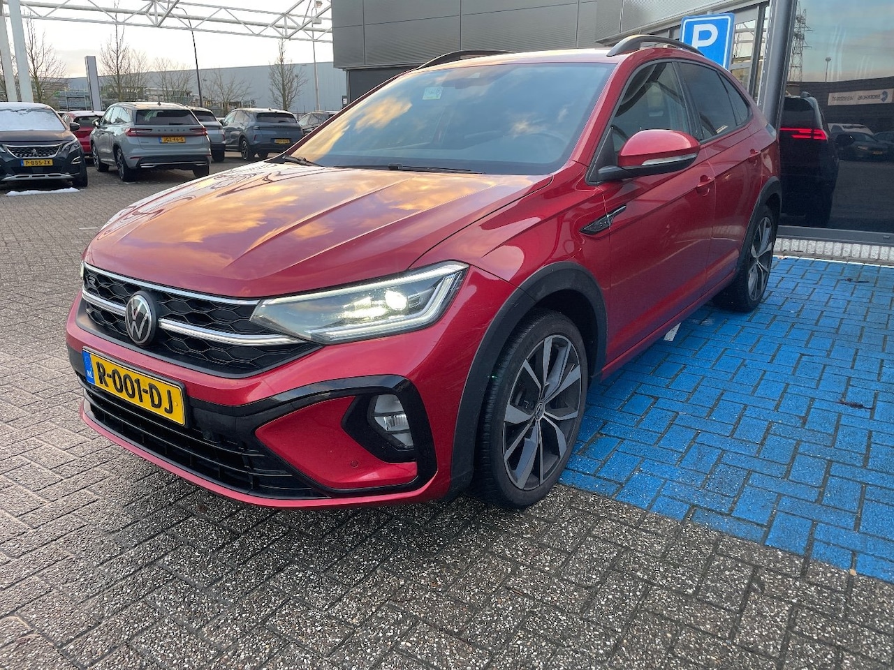 Volkswagen Taigo - 1.0 TSI R-Line Business Automaat | Afn. Trekhaak | IQ-LED | Stoelverwarming | Achteruitrij - AutoWereld.nl